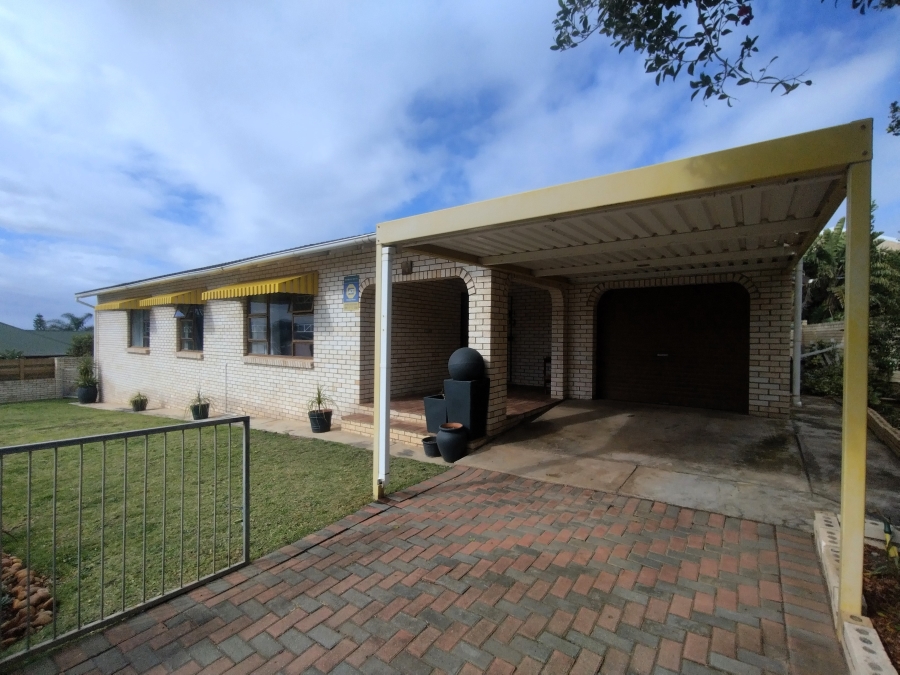 3 Bedroom Property for Sale in Wavecrest Eastern Cape
